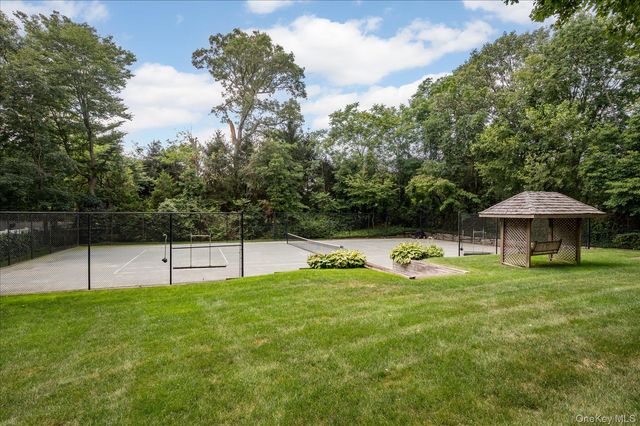 14 Pine Drive, Woodbury, NY 11797