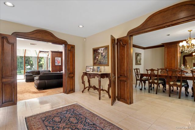 14 Pine Drive, Woodbury, NY 11797