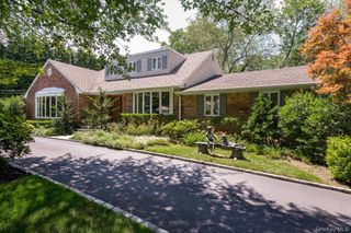 14 Pine Drive, Woodbury, NY 11797