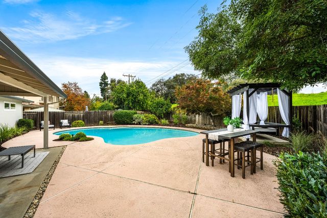 2932 Kadema Dr, Sacramento, CA 95864