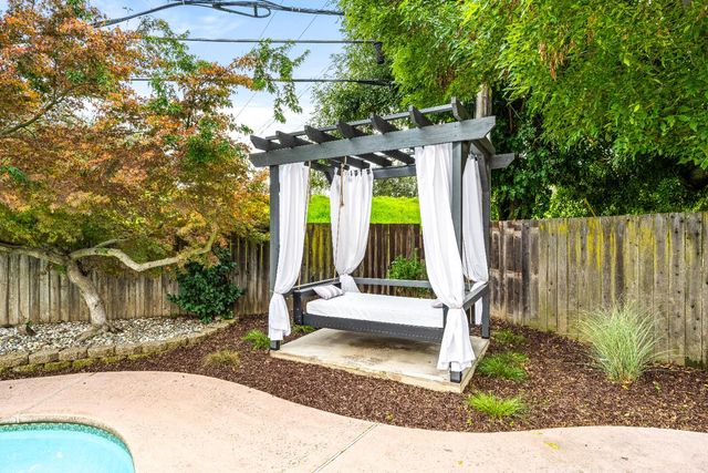 2932 Kadema Dr, Sacramento, CA 95864