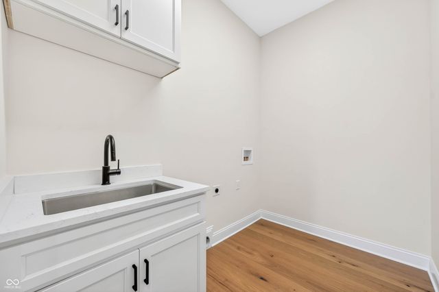 1713 Deer Creek Way, Columbus, IN 47201