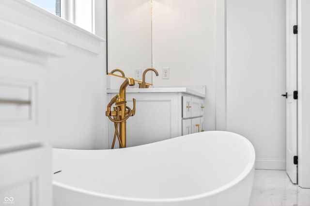 1713 Deer Creek Way, Columbus, IN 47201