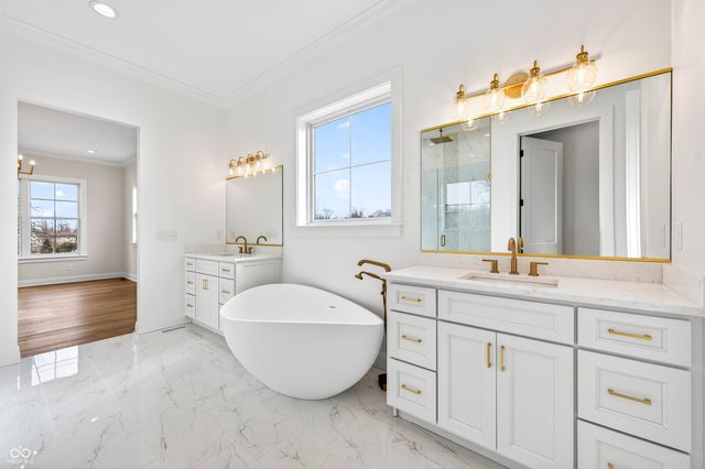 1713 Deer Creek Way, Columbus, IN 47201