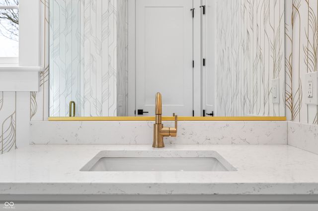 1713 Deer Creek Way, Columbus, IN 47201