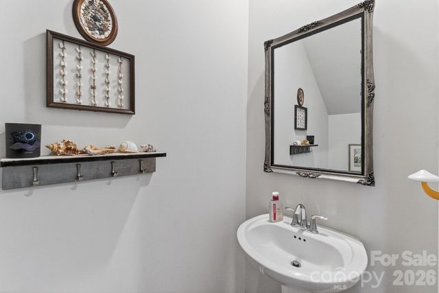 240 Eden Avenue, Mooresville, NC 28115