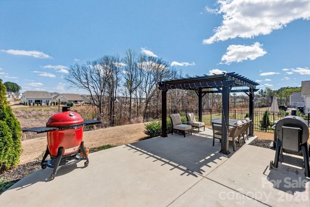 240 Eden Avenue, Mooresville, NC 28115