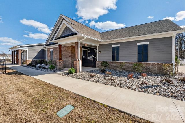 240 Eden Avenue, Mooresville, NC 28115