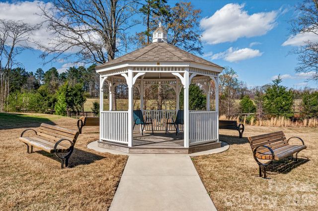 240 Eden Avenue, Mooresville, NC 28115