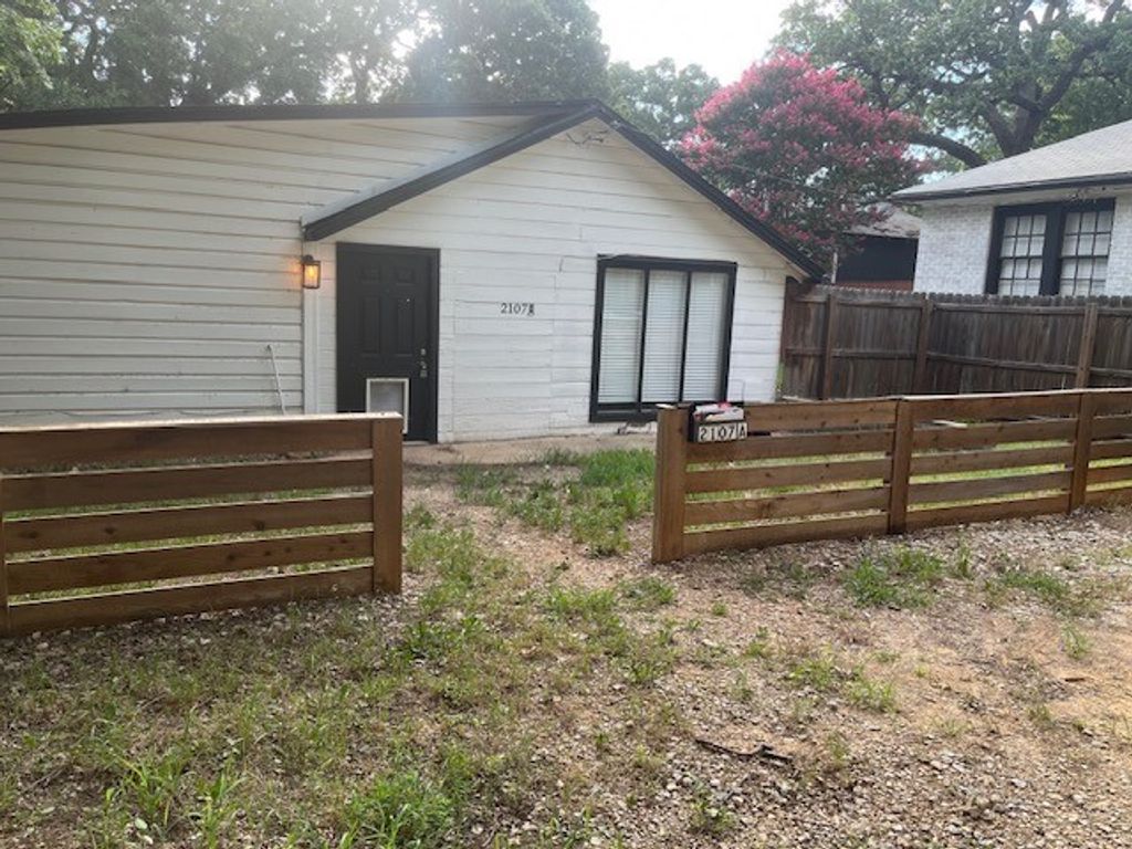 2107 W Oak Street A, Denton, TX 76201