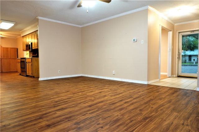 216 Llano Dr, Portland, TX 78374