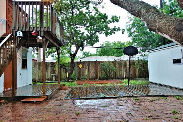 216 Llano Dr, Portland, TX 78374