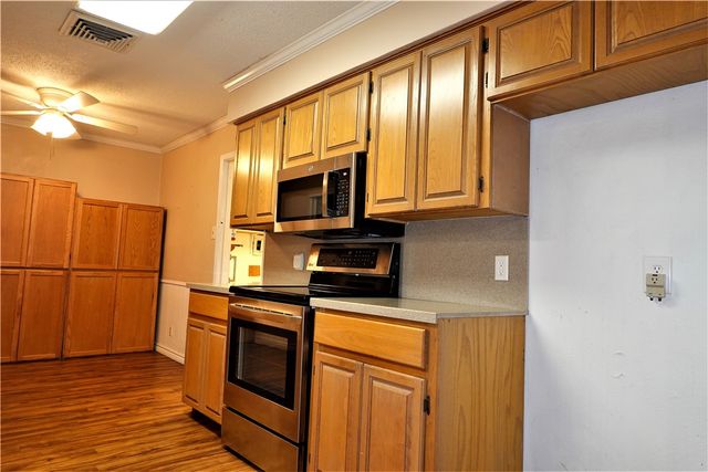 216 Llano Dr, Portland, TX 78374