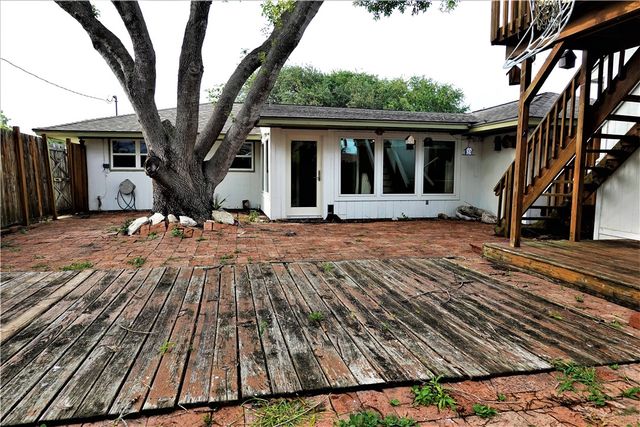 216 Llano Dr, Portland, TX 78374