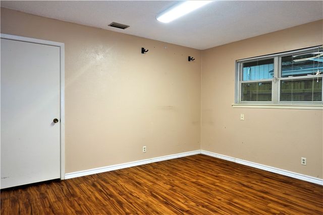 216 Llano Dr, Portland, TX 78374