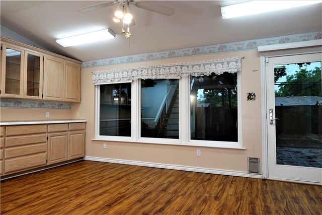 216 Llano Dr, Portland, TX 78374