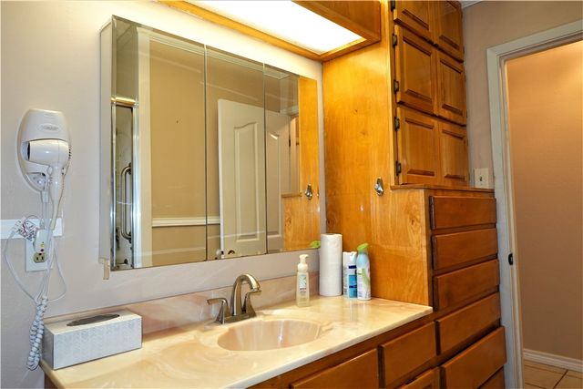 216 Llano Dr, Portland, TX 78374