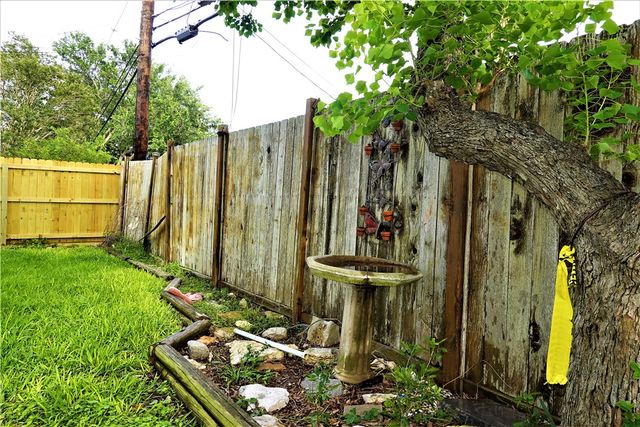 216 Llano Dr, Portland, TX 78374