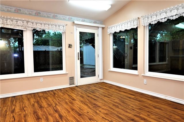 216 Llano Dr, Portland, TX 78374