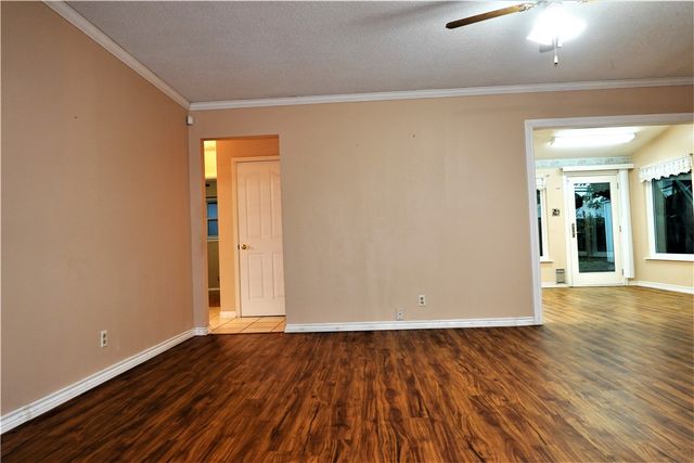 216 Llano Dr, Portland, TX 78374