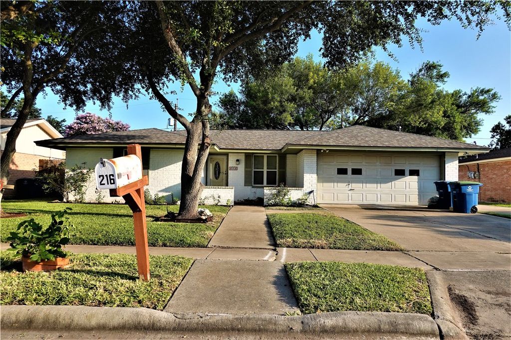 216 Llano Dr, Portland, TX 78374