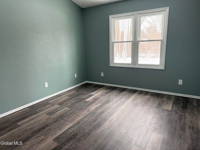 8 Schuyler Court, Clifton Park, NY 12065