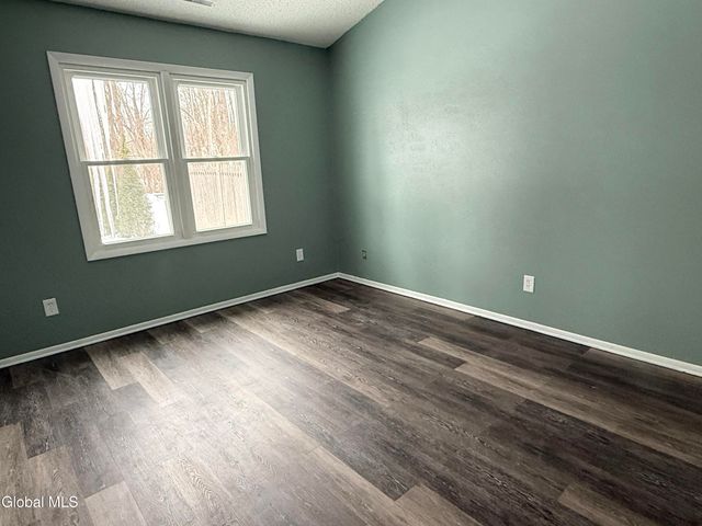 8 Schuyler Court, Clifton Park, NY 12065