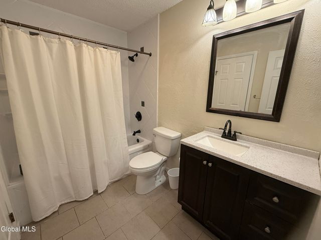 8 Schuyler Court, Clifton Park, NY 12065