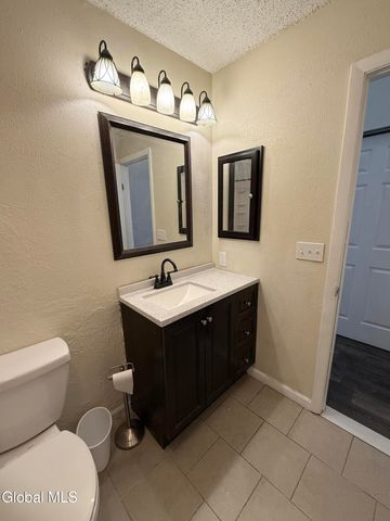 8 Schuyler Court, Clifton Park, NY 12065