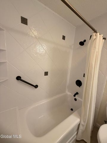 8 Schuyler Court, Clifton Park, NY 12065