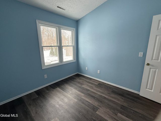 8 Schuyler Court, Clifton Park, NY 12065