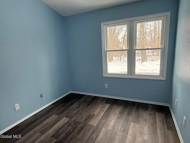 8 Schuyler Court, Clifton Park, NY 12065