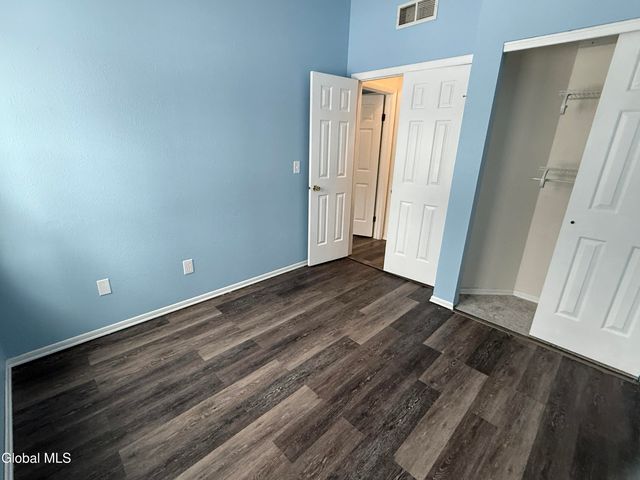 8 Schuyler Court, Clifton Park, NY 12065