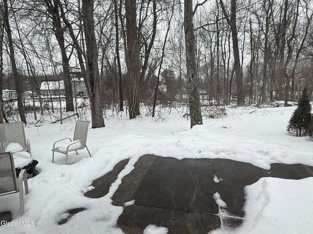 8 Schuyler Court, Clifton Park, NY 12065