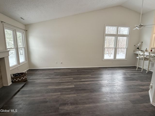 8 Schuyler Court, Clifton Park, NY 12065