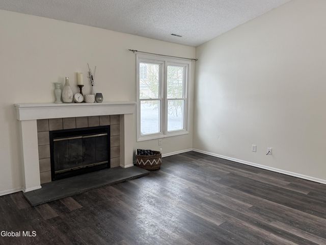 8 Schuyler Court, Clifton Park, NY 12065