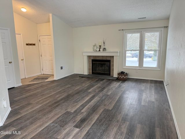 8 Schuyler Court, Clifton Park, NY 12065