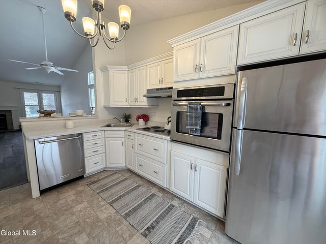 8 Schuyler Court, Clifton Park, NY 12065