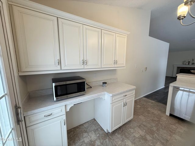 8 Schuyler Court, Clifton Park, NY 12065