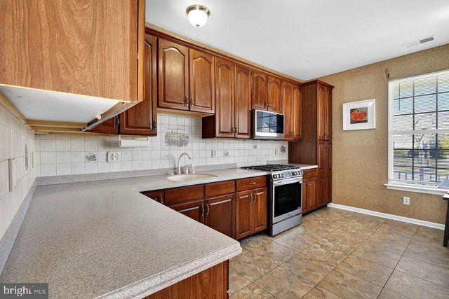 10 ELDRIDGE DR, Robbinsville, NJ 08691