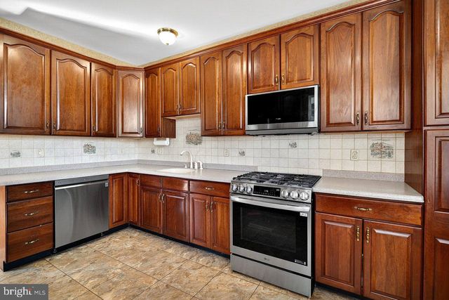 10 ELDRIDGE DR, Robbinsville, NJ 08691