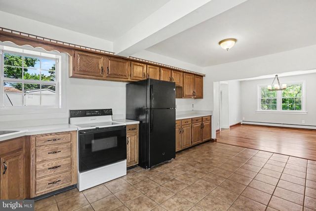 214 N RAILROAD ST, Hummelstown, PA 17036