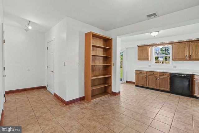 214 N RAILROAD ST, Hummelstown, PA 17036