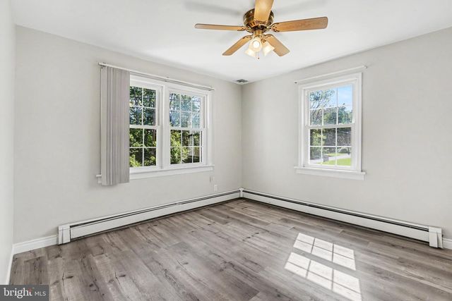214 N RAILROAD ST, Hummelstown, PA 17036