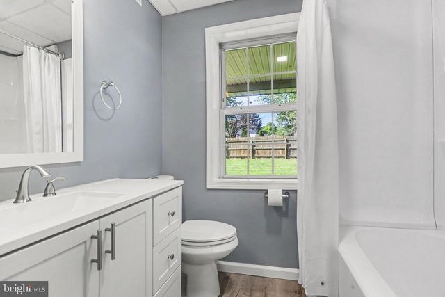214 N RAILROAD ST, Hummelstown, PA 17036