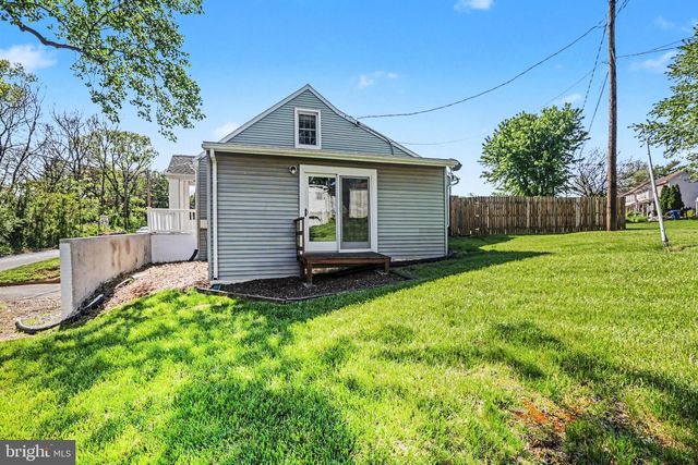 214 N RAILROAD ST, Hummelstown, PA 17036