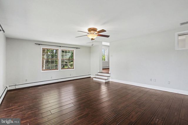 214 N RAILROAD ST, Hummelstown, PA 17036