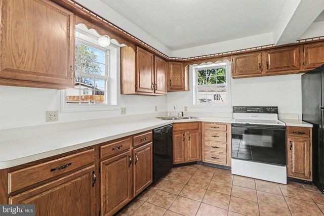 214 N RAILROAD ST, Hummelstown, PA 17036