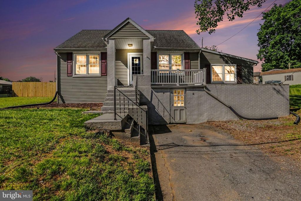 214 N RAILROAD ST, Hummelstown, PA 17036
