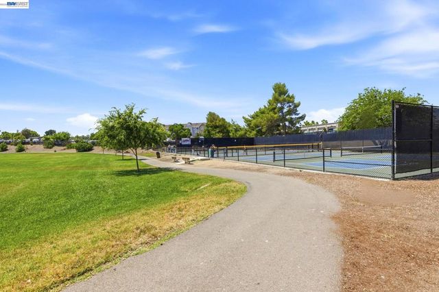 1510 Corte Reina Cmn, Livermore, CA 94551